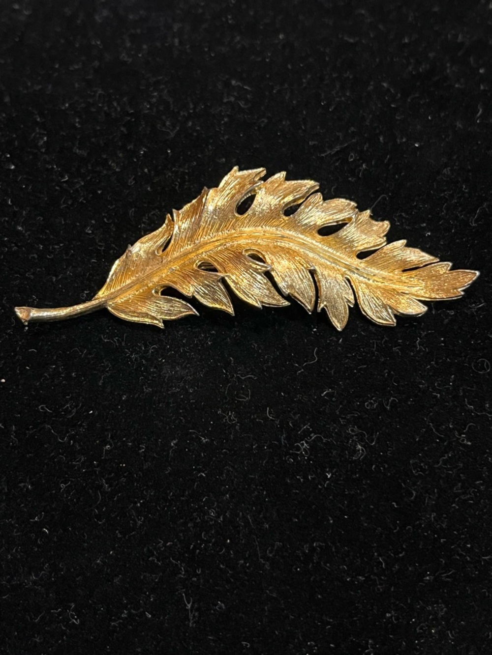 Vintage 1961 Signed Coro Gold Tone Leaf Brooch -Textured Feather Mid-Century Pin